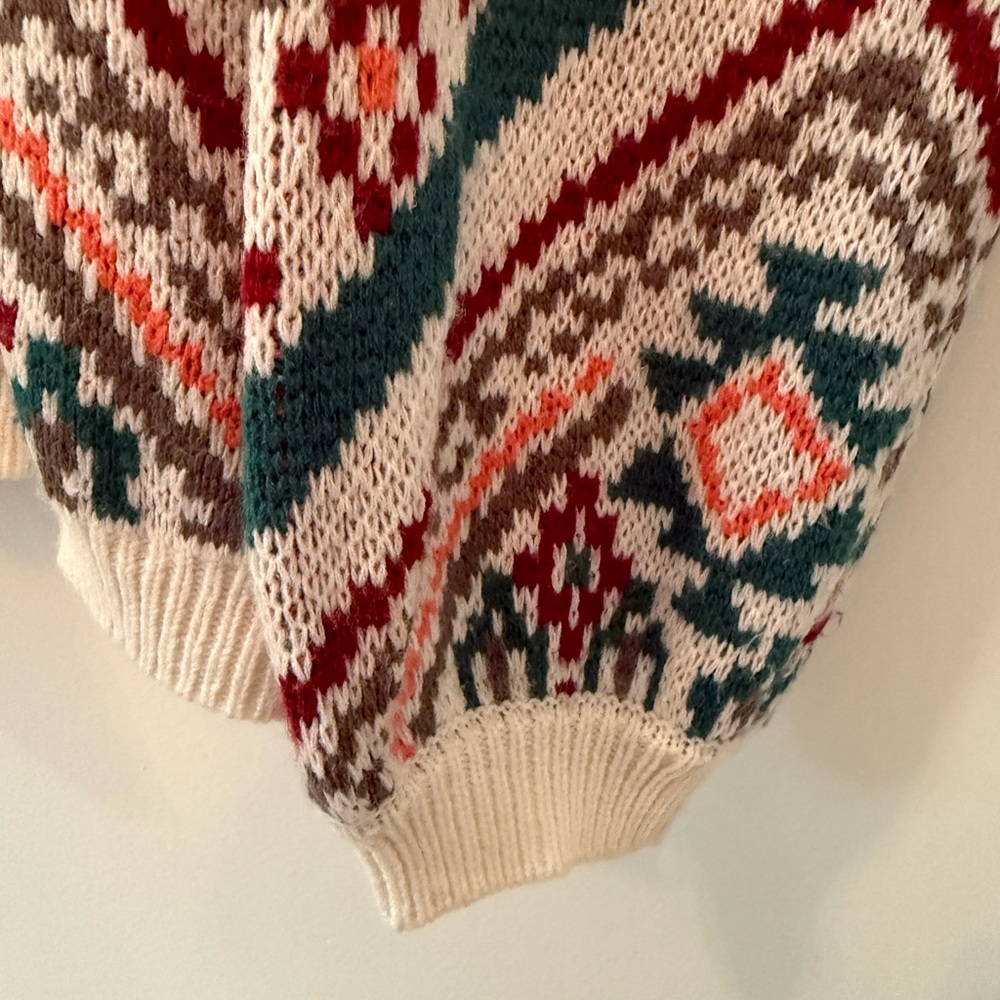 Geometric Patterned Crew Neck Sweater - Picture 3 of 4